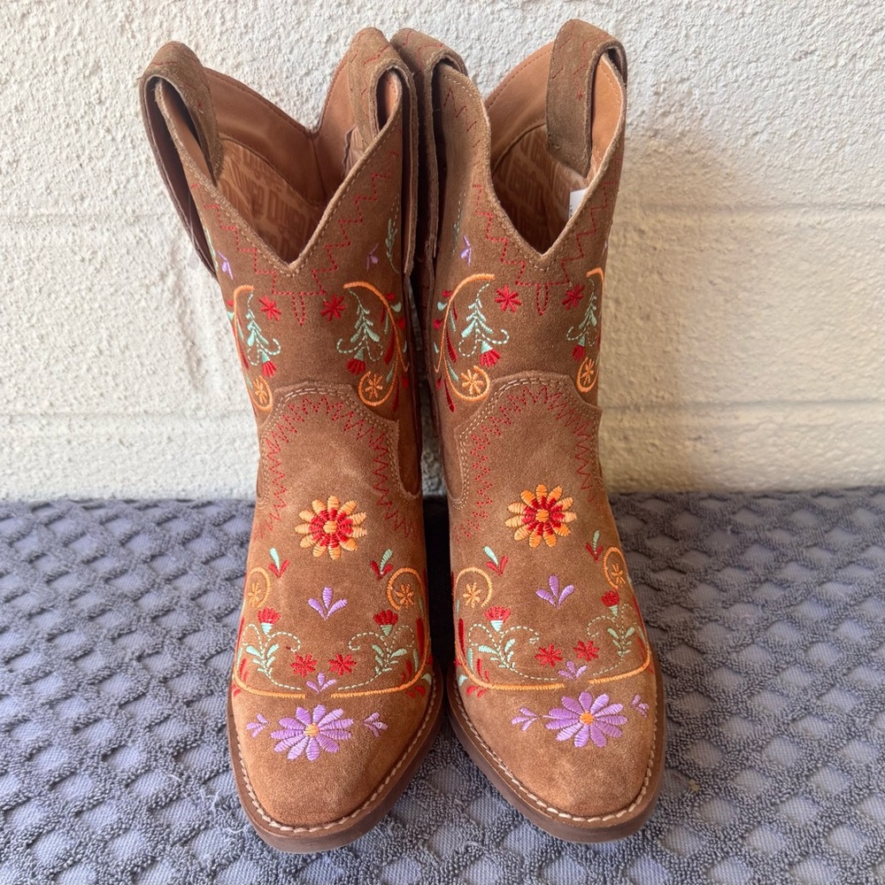 Dingo Women's Sugar Bug Suede Fashion Booties Camel Brown Size 7 - Picture 2 of 10
